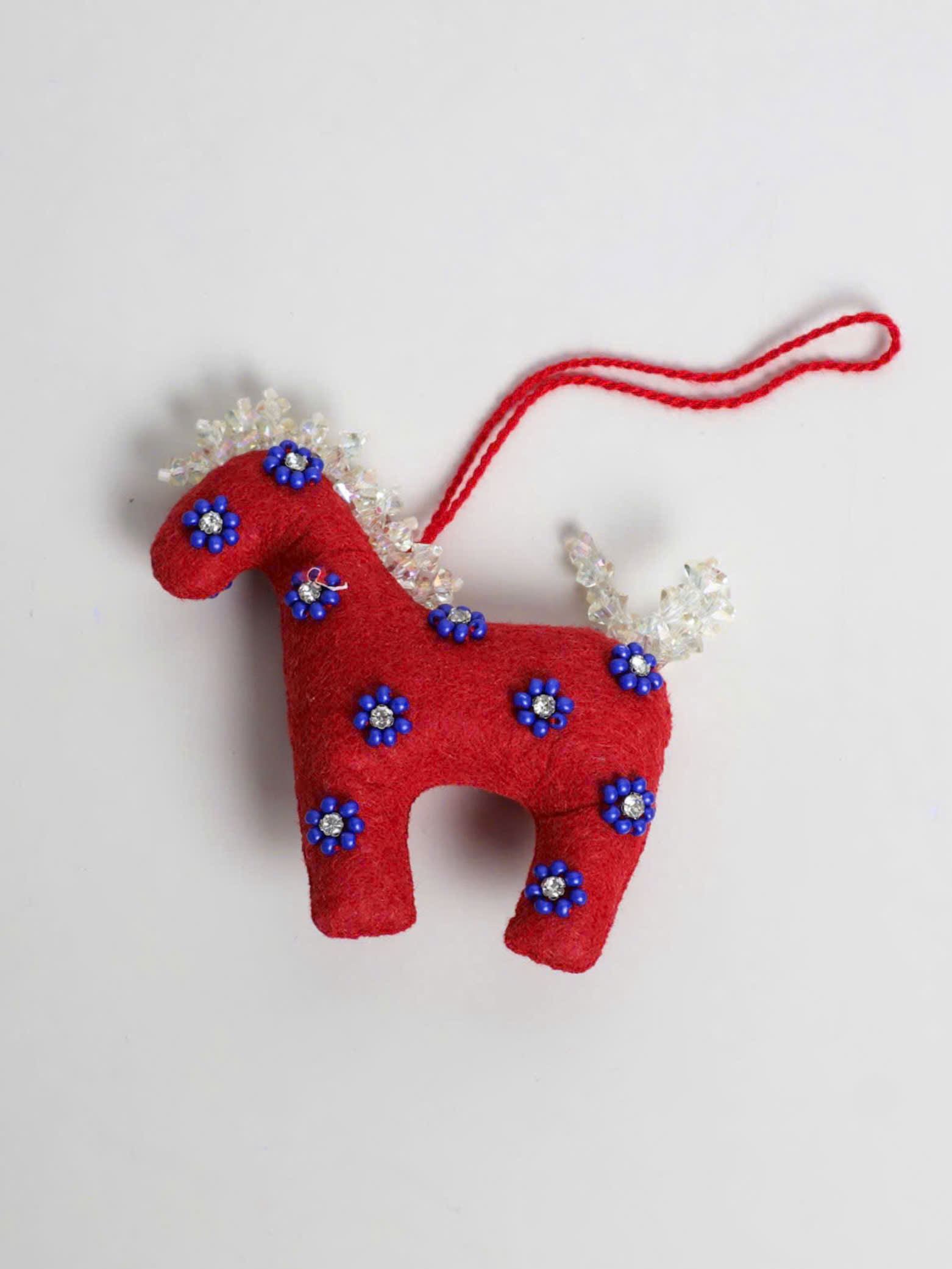 Dây treo ngựa đính cườm (đỏ)