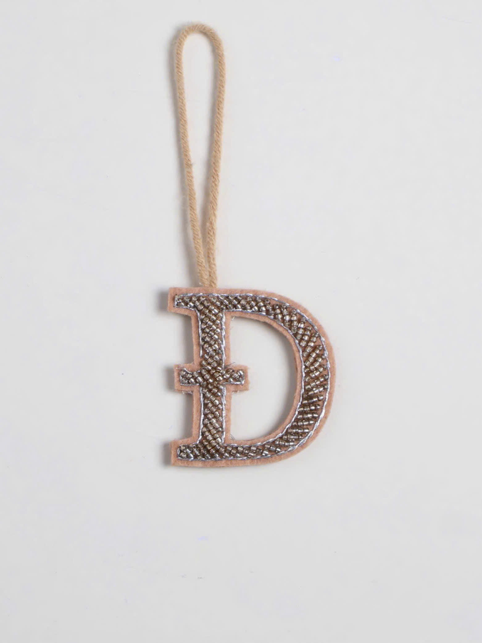 Móc khóa charm chữ cái