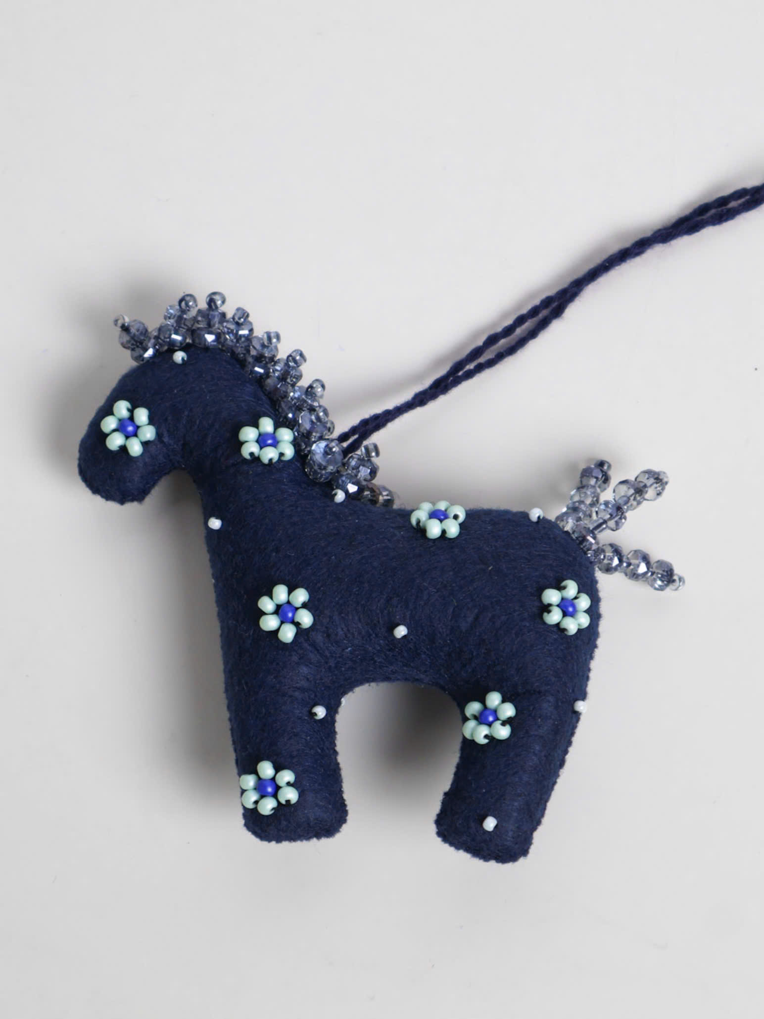 Dây treo ngựa đính cườm